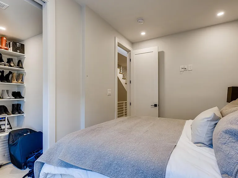 1726 Irving St — Photo 14