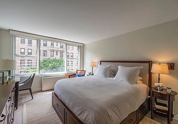 5th image of 139 E 63rd St APT 6C