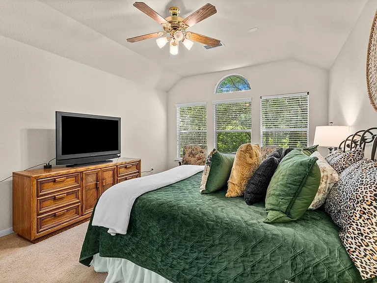 31 Endor Forest Pl — Photo 27