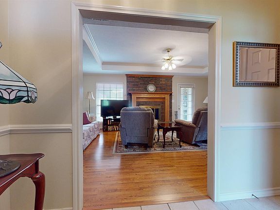 2nd image of 5902 Oak Hollow Pl