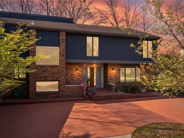 8727 Sarah Ln, Grosse Ile, MI 48138