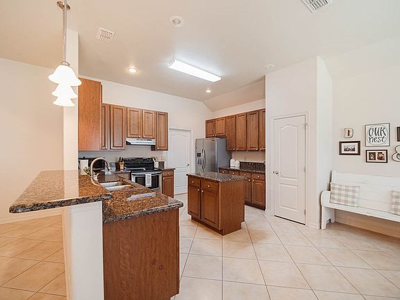 3rd image of 3456 Heritage Cir