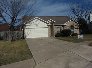 205 Mallard Cv, Hutto, TX 78634