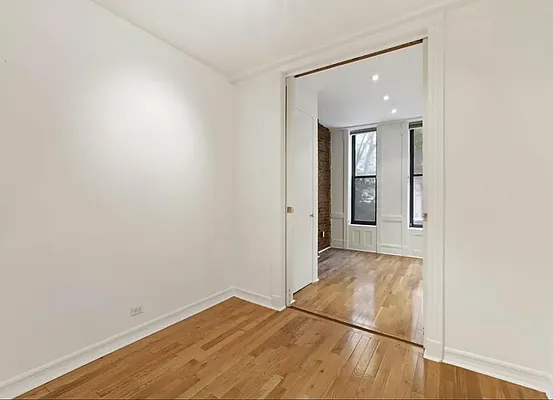 Rented by Coldwell Banker Warburg | media 10