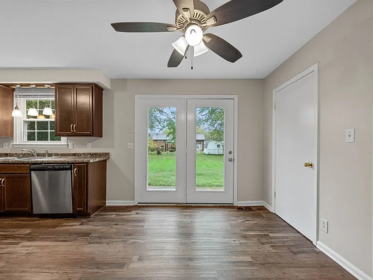 410 Appleton Dr — Photo 12