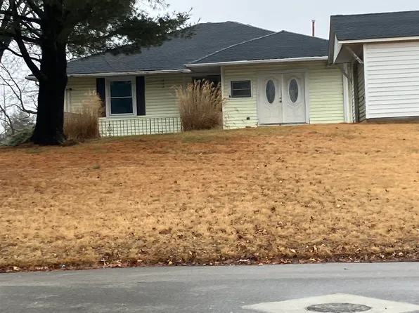 307 Johnson Ln, Riverton, IL 62561