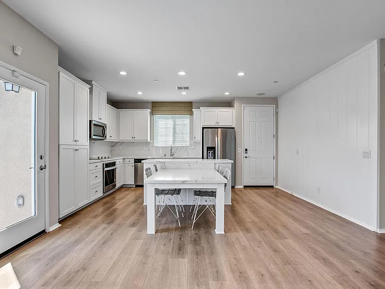 5605 Estrella Way — Photo 4