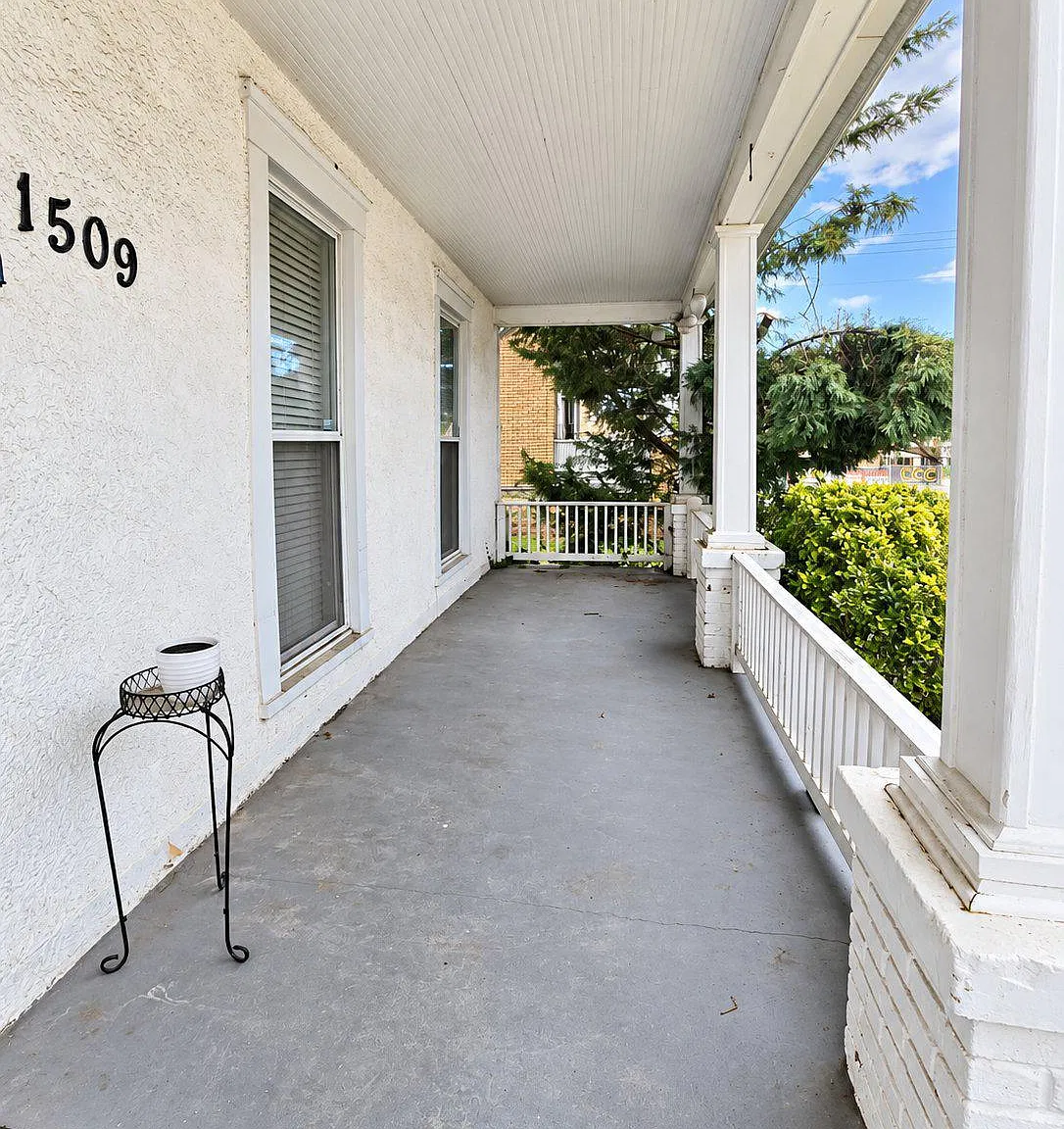 4 bed, 2.5 bath, 2541 sqft, $3,200 — Photo 2
