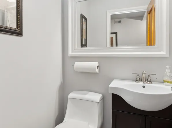 875 5th Avenue image 8 of 9