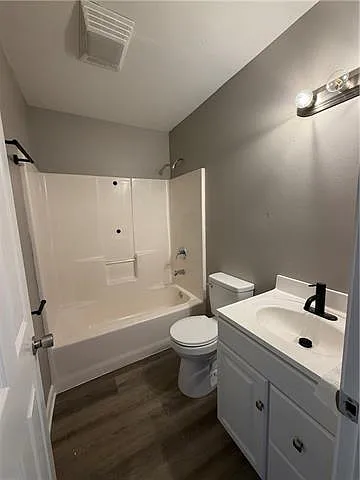 2101-2103 Jourdan Ave — Photo 5