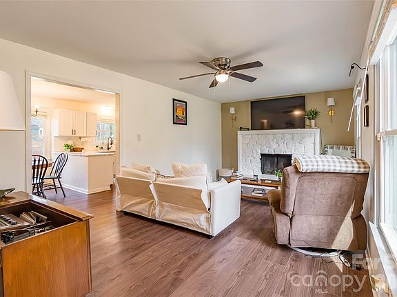 4th image of 4834 Country Oaks Dr