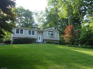 19 Crest Hill Dr, Sussex, NJ 07461