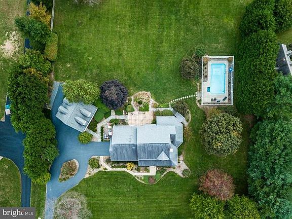 2nd image of 22336 Rolling Hill Ln