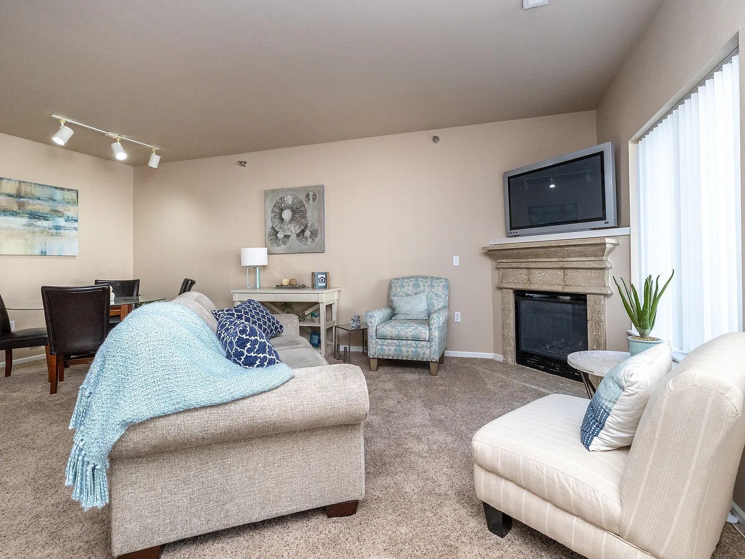 Hearthstone Apartments and Townhomes — Photo 4