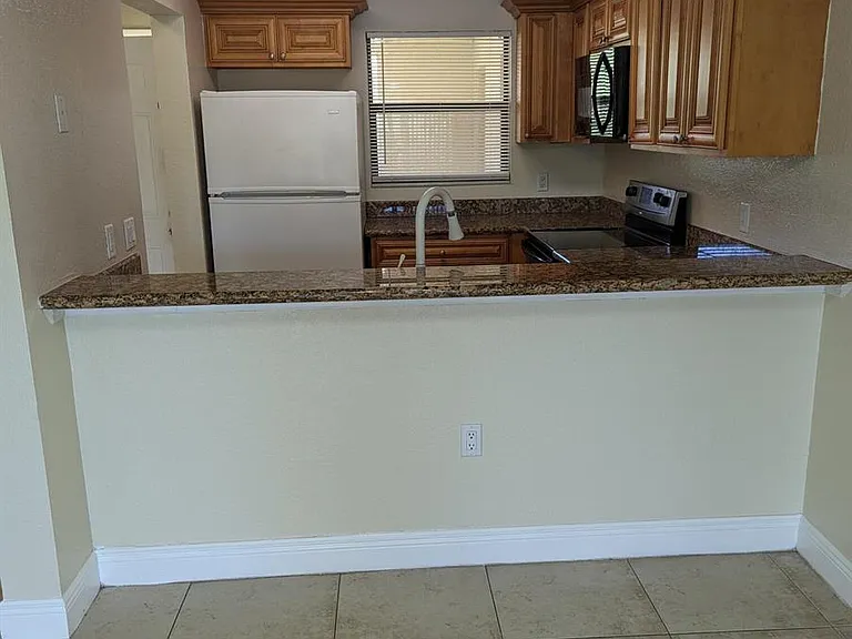 1522 Lake Crystal Dr #F — Photo 5