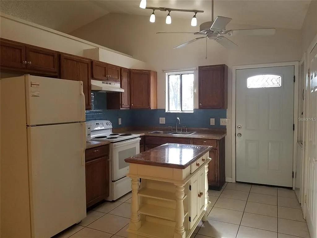 2 bed, 2.0 bath, 1209 sqft, $2,100 — Photo 3