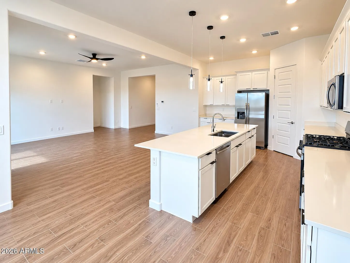 4 bed, 3.0 bath, 2647 sqft, $2,950 — Photo 4