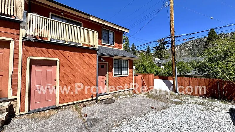 Building Photo - 6078 Spruce St #C