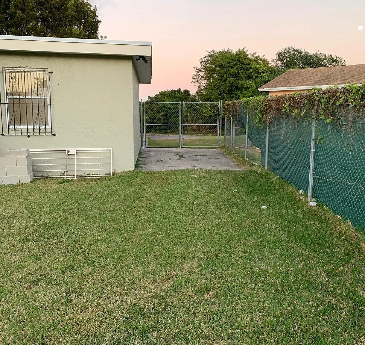 3 bed, 1200 sqft, $2,750 — Photo 2