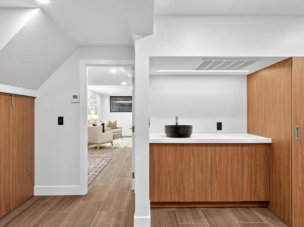 31 Bayview Avenue image 23 of 37