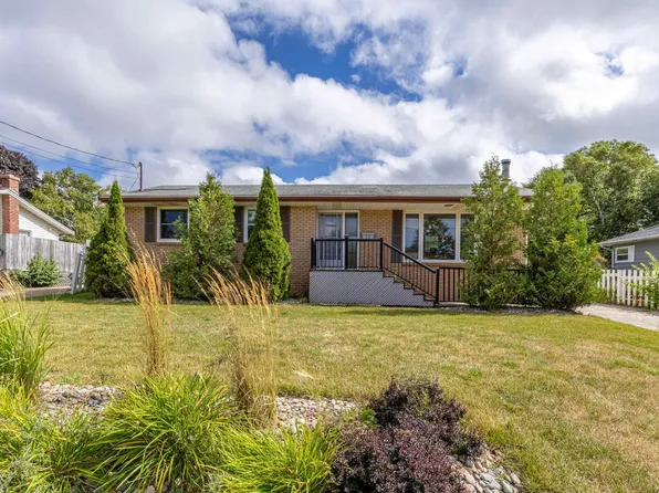 28 Seaview Blvd, Charlottetown, PE C1A 3A2