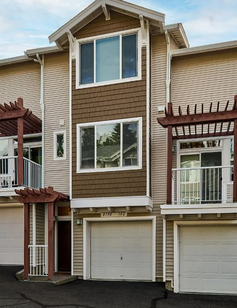 2-Bedroom Beaverton Condo with Private En-Suite Bathrooms, Open Floor Plan, Private Balcony & Att... — Photo 3