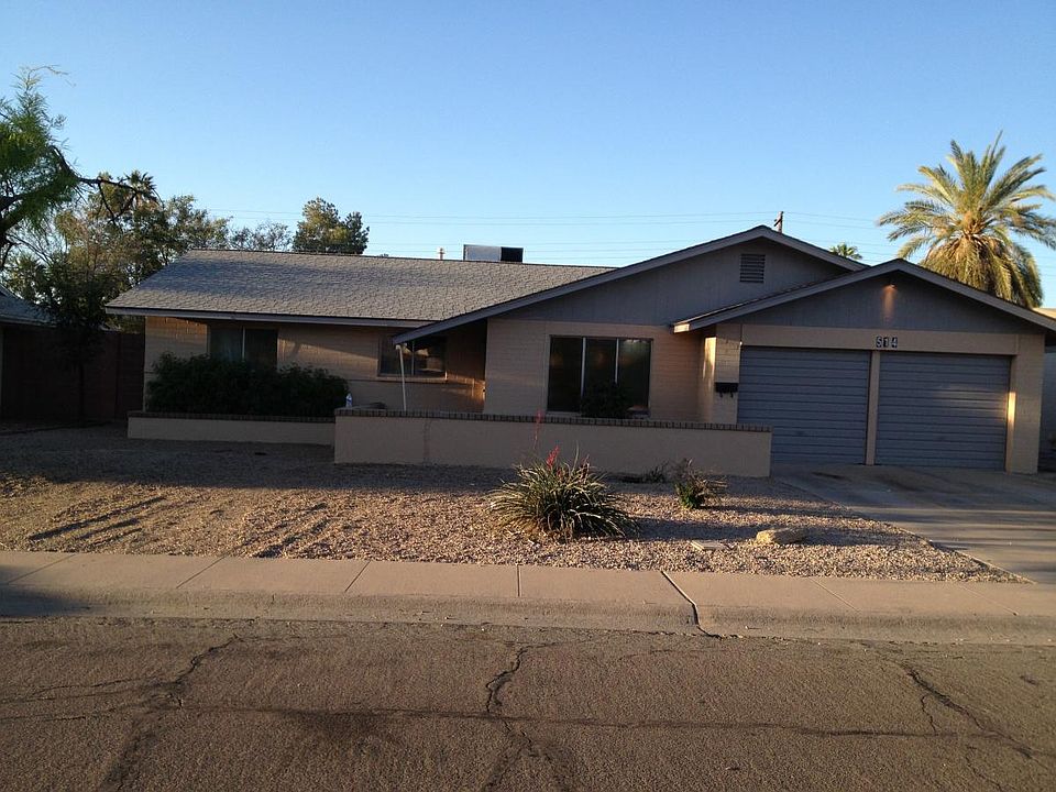 beautiful home, easy to maintain landscaping