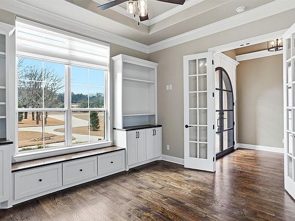 5th image of 104 Woodview Creek Trl