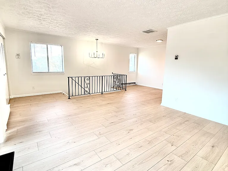 1820 Hudson Ave #10 — Photo 3
