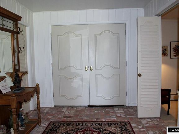 3rd image of 825 Roundtop Dr