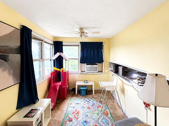 5th image of 604 Turkey Creek Dr