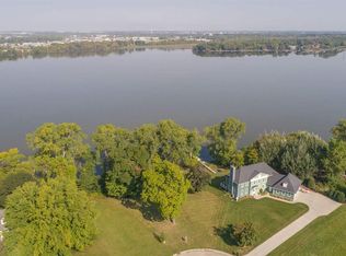 1198 Pages Point Rd, Menasha, WI 54952