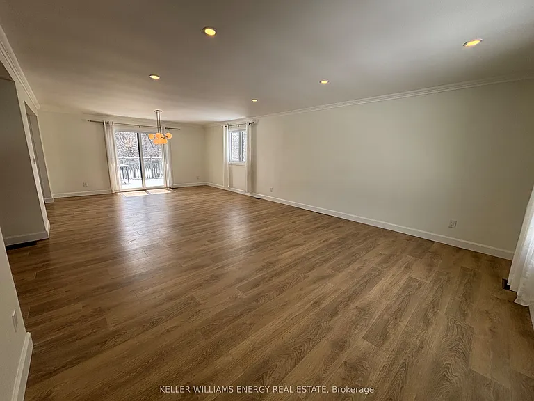 497 Wellington Main St — Photo 18