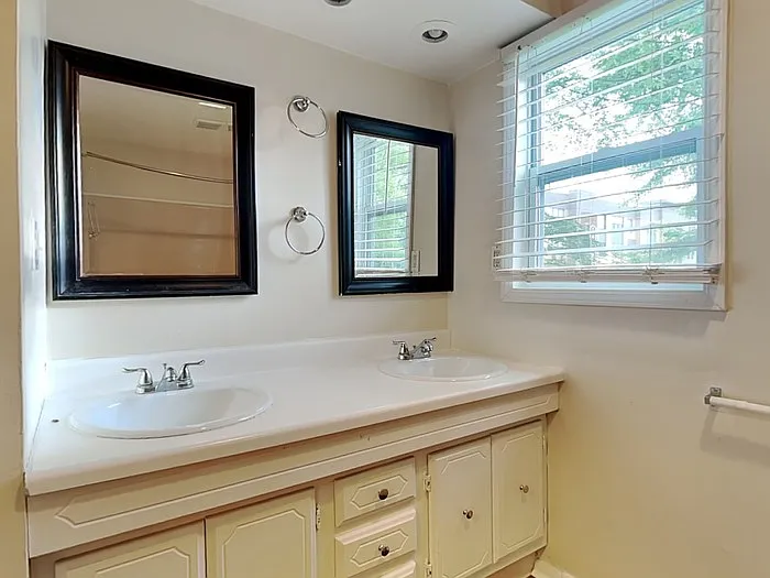 11199 Lantern Rd — Photo 13