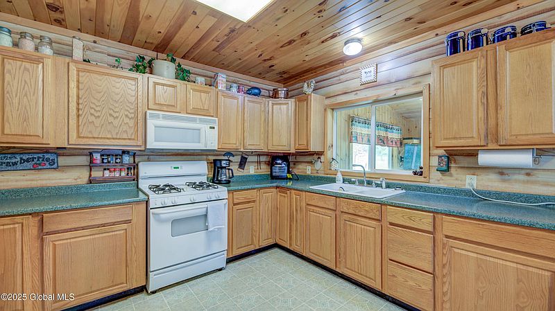 3rd image of 260 Old Northville Road