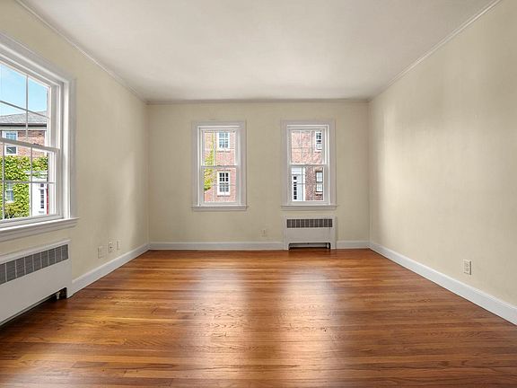 2nd image of 1 Garden Ct APT 1