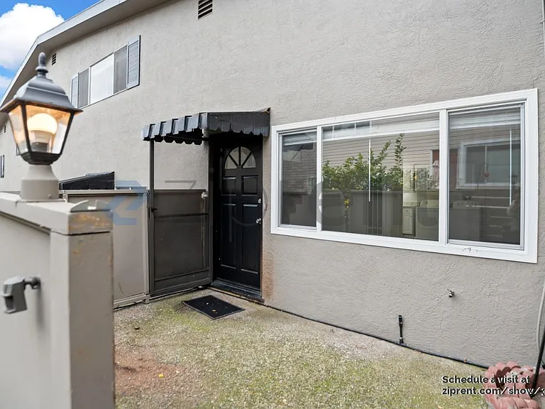371 Somerset Rd #A — Photo 4