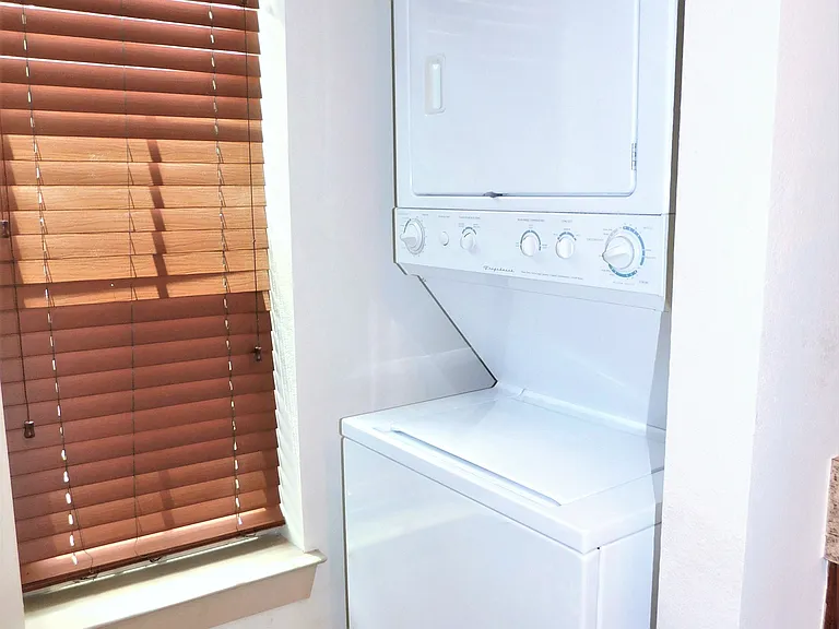 1512 N Elm St #302 — Photo 11