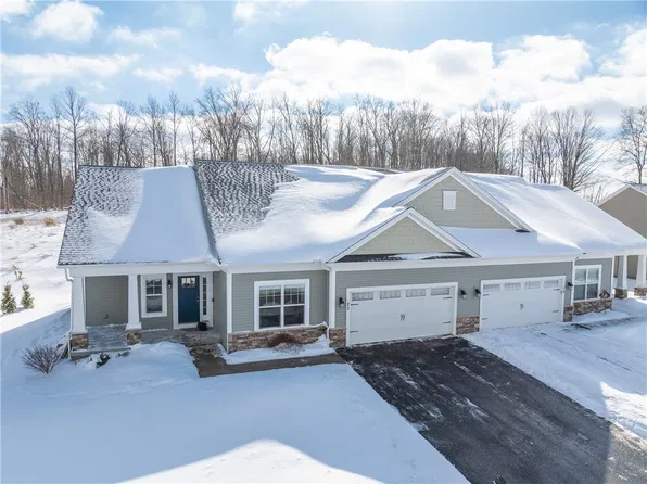 23 Longtrail Ln, Henrietta, NY 14467