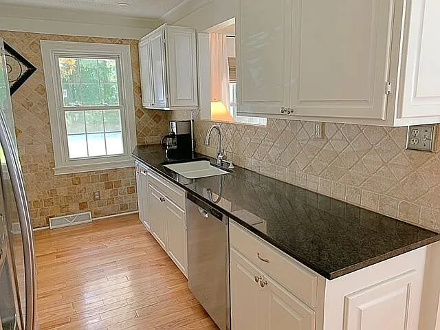 144 Carol Dr — Photo 14