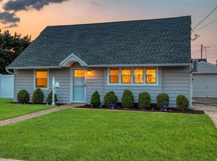 24 Essen Pl, Bethpage, NY