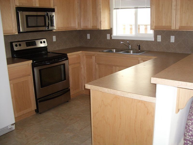 2nd image of 725 Maxwell Ave
