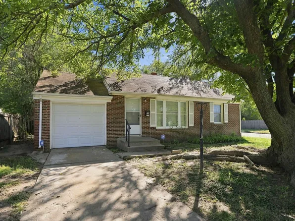 1302 N Crestway Ave, Wichita, KS 67208