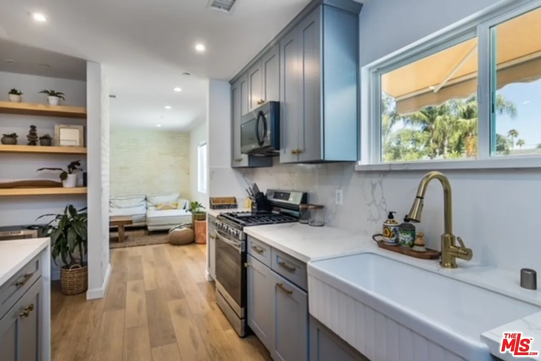 2 bed, 2.0 bath, 1200 sqft, $4,450 — Photo 4