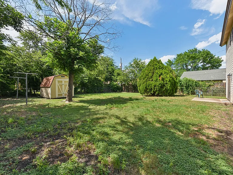 3217 Honeysuckle Dr — Photo 31