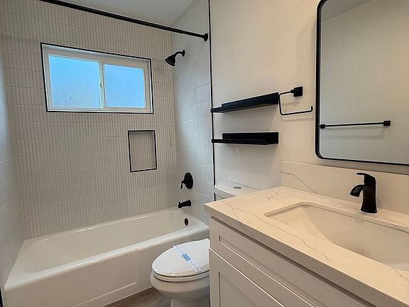 5th image of 1231 Robinson Ave APT 1