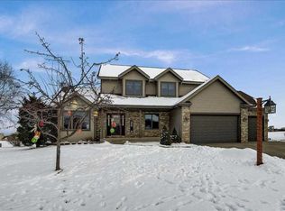 105 Highland Ct, Columbus, WI 53925