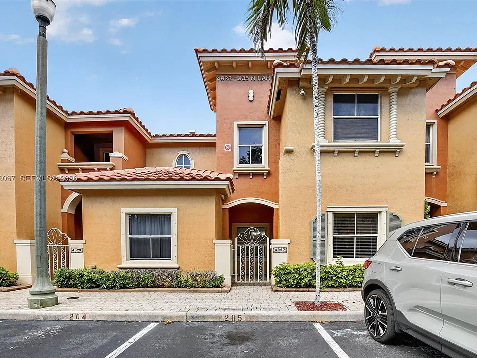 4927 N Harbor Isles Dr #205