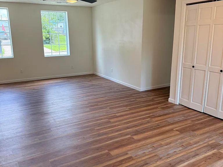 410 W Benton St — Photo 5