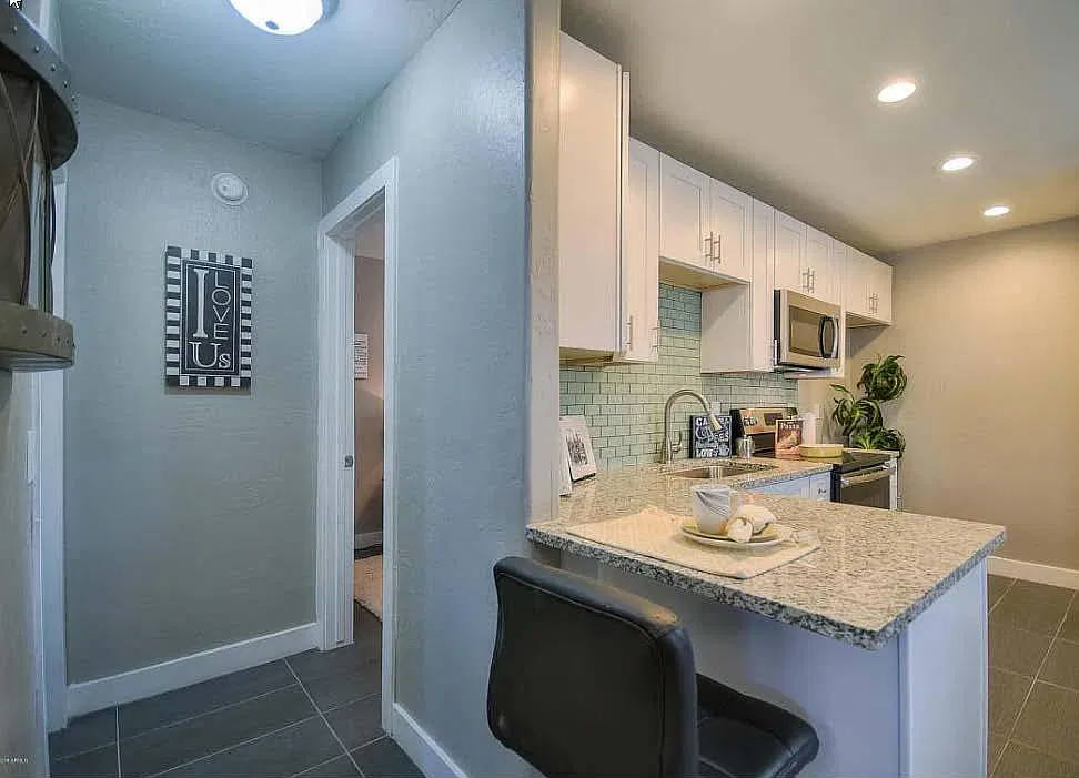 1437 S 14th Ave — Photo 3